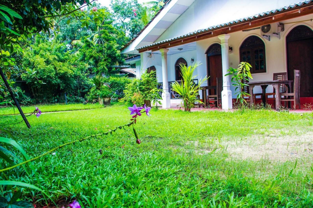 Lotus Villa Mirissa Esterno foto